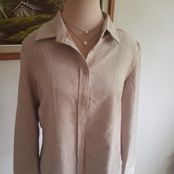 Women's blouse - Picture 2 of 10